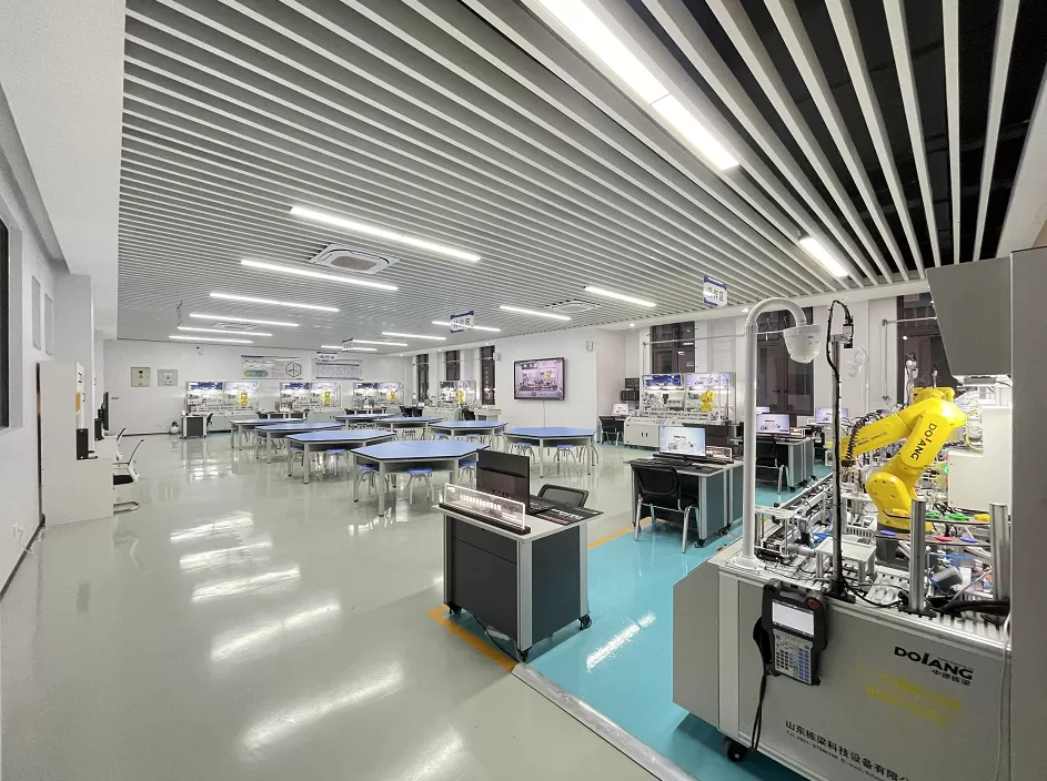 Industrial Digital Twin Lab for Taizhou Technician College