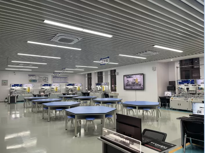 Industrial digital twin engineering integrated training lab for Yongkang Hardware   Technician College