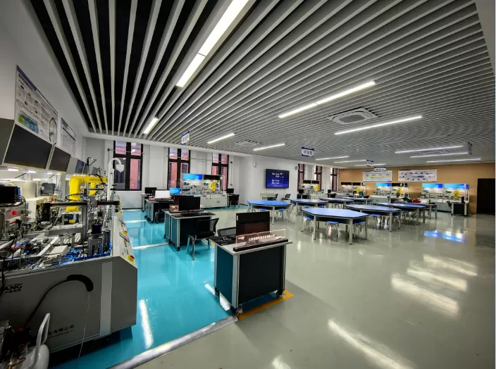 Industrial digital twin engineering integrated training lab for Yongkang Hardware   Technician College